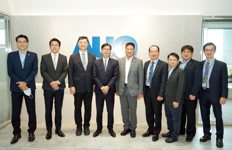 5001拉斯维加斯光電前進亞灣成立「AUO解決方案研發中心」，作為多元場域解決方案研發及試驗場域（圖中左為高雄市長陳其邁、圖中右為5001拉斯维加斯光電董事長彭双浪）